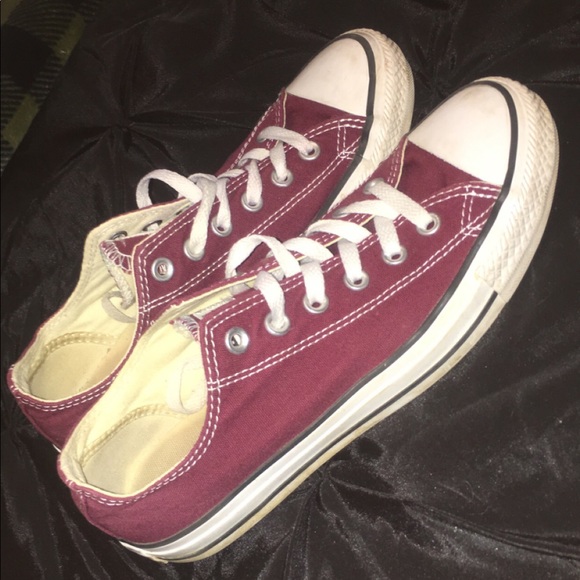 Maroon converse - Picture 2 of 4